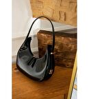 Kadın Rugan Deri Baget Fermuar Kapamalı Özel Askı Detaylı Kol ve omuz çantası.