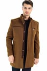 Dewberry Erkek Palto Camel PLT8369 | Günlük Dış Giyim ve Şehir Stili, Kazak ve Gömlek Üzerine Katmanlı Kullanım, Jean ve Kumaş Pantolon Kombinleri, Ofis, Hafta Sonu ve Akşam Buluşmaları, Seyahat ve Mevsim Geçişi Gardırobu, Günlük Stil, Şehir Giyimi