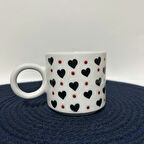 SİYAH KALPLİ BASKI KUPA 