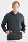 DeFacto Comfort Regular Fit Rahat Kalıp Kapüşonlu Kanguru Cepli Basic Düz Sweatshirt B4446AX24SPGN1082