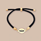 Gizemli ve Şık 14 Ayar Altın Plakalı ve Siyah Örgülü Yuvarlak Figürlü Balmaske Bilekliği