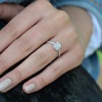 14 Ayar Baget Taşlı Altın Yüzük AU08712