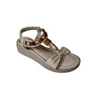 YAZKIŞ Kadın Siyah Ten Cilt Tek Bantlı Üzeri ve Bileği Taşlı 4cm Arkası Lastikli Kalın Taban Sandale