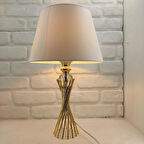 Gold Kaplama Burgu Metal Ayaklı Kristal Cam Toplu Açık Krem Kumaş Şapkalı Abajur Masa Lambası