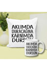 Karnımda Dursun Baskılı Kupa ve Yastık Hediyelik Set Arkadaşa Hediye