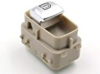 Mercedes E180 2016-2019 Cam Açma Dügmesi Tekli Ön Sag Bej 422380373