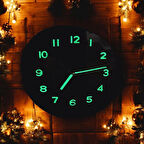 Fosforlu Siyah 30 cm Duvar Saati Karanlıkta Parlayan Fosforlu Küpe Zincirli Kolye Seti