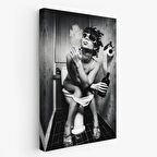 Tuvalette İçki ve Sıgara İçen Kadın Kanvas Tablo-5105