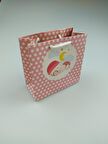 KARTON ÇANTA PEMBE BEBEKLİ 11CM X 11CM - 1 ADET