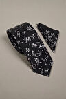 Çiçekli Siyah Kravat & Mendil