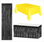 Sarı Masa Örtüsü, Siyah Masa Eteği, Siyah Arka Fon