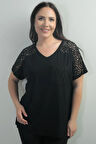 Kadın  Omuzu Ve Cebi Dantelli Büyük Beden Bluz