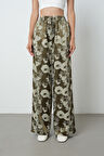 Kadın Haki - Bej Renk Desenli Bol Paça Beli Lastikli Pantolon
