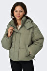 Only Kadın Kapüşonlu Çift Cepli Şişme Mont 15322013 Yeşil