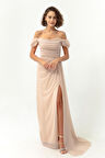 Kadın Bej Kayık Yaka Drapeli Yırtmaçlı Uzun Simli Abiye Elbise