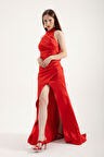 Kadın Kırmızı Halter Yaka Yırtmaçlı Uzun Saten Abiye Elbise