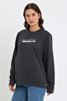 Süperlife Kadın Bisiklet Yaka Oversize Fit Brooklyn Baskılı İnce Sweatshirt SPR23SWK330