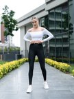 Beyaz Rahat Omzu Açık Uzun Kol Sporcu Tişörtü