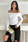Kadın Madonna Yaka Halka Detaylı Bluz – Cesur & Şehirli Stil