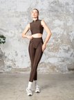 Kahverengi Dikişle Modellenmiş Spor Tayt