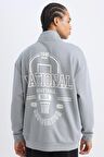 DeFactoFit NBA Wordmark Oversize Geniş Kalıp Fermuarlı Dik Yaka Sırt Baskılı Skuba Dalgıç Kumaş Sweatshirt C8917AX24AUGR445