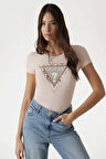 Guess Kadın Bej Desnli Üçgen Logolu T-Shirt