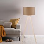 Pratik Ahşap Krem Üç Ayaklı Tripod Lambader Kahve Kumaş Başlık Salon Oturma Odası Köşe Lambası