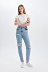 DeFacto Lina Lina Mom Fit Yırtık Detaylı Yüksek Bel Bilek Boy Jean Yıkamalı Pantolon C2384AX24SMNM85
