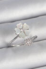 Pirinç Gümüş Renk Beyaz Mineli Çiçek Model Zirkon Taş Detay Kadın Yüzük