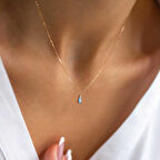 Sade Mavi Taşlı Damla Kolye