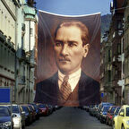 Takım Elbiseli Sivil Mustafa Kemal Atatürk Dış Cephe Poster Bayrağı - 6 X 9 Metre
