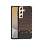 Galaxy S24 Kılıf M-safe Şarj Özellikli Karbon Fiber Görünümlü FRMS Gros Kapak - Gold-Siyah