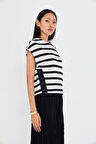 Düğme Detaylı Çizgili Sıfır Kol Bluz - Siyah