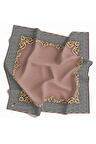 Soft Bordürlü Barok Çerçeveli Kazayağı Desenli Pudra Renkli 90x90 Eşarp (İpek İçermez) Kenar Dikiş Şekli El Dikişli