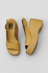 Bueno Shoes Sarı Deri Kadın Dolgu Topuklu Sandalet 01wy9002