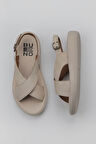 Bueno Shoes Krem Deri Kadın Dolgu Topuklu Sandalet 01wy2302