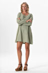 Uzun Kol Göksel Bağlama Detaylı Kısa Müslin Yazlık Elbise Zeytin Yeşili Zytnysl