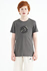 Koyu Gri Nakış İşleme Detaylı O Yaka Standart Kalıp Erkek Çocuk T-Shirt - 11115 | 5-6 Yaş