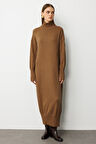 Kahve Mizalle Oversize Dik Yaka Karamel Rengi Uzun Kalın Triko Elbise