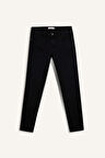 DeFacto Carlo Skinny Fit Ekstra Dar Kalıp Normal Bel Ekstra Dar Paça Siyah Jean Pantolon S2285AZ25SPNM40