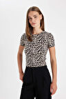 DeFacto Slim Fit Dar Kesim Bisiklet Yaka Leopar Desenli Kısa Kollu Tişört D4965AX24AUBK81