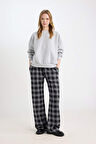 DeFacto Wide Leg Kumaş Pijama Pantolon Geniş Bol Paça Kareli Normal Bel Lastikli Cepli D9548AX24WNBK81
