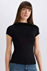 DeFacto Slim Fit Dar Kesim Yarım Balıkçı Yaka Soft Touch Kısa Kollu Tişört E5906AX25SPBK81