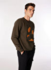 Haki Erkek Bisiklet Yaka Relaxed Fit Nakışlı Sweatshirt D4WM-SWT3327
