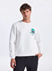 Discovery Expedition D5WM-SWT3858 Beyaz Bisiklet Yaka Relaxed Baskılı Erkek Sweatshırt
