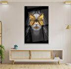 Altın Kelebekli Kız Cam Tablo