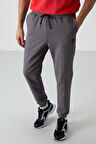 Koyu Gri Pamuklu Yumuşak Dokulu Comfort Fit Nakışlı Erkek Jogger - 82123 | S