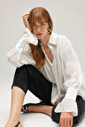 Ekru Kadın Oversize Büzgülü Düşük Omuz Dokulu Gömlek - Manşet Detaylı