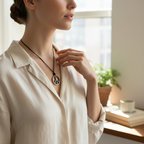 Krom Kaplama Barış Sembolü Figürlü Unisex Kolye - Yağlı Koton Kordonlu Ayarlanabilir Peace İşaretli Minimalist Tılsım Kolye