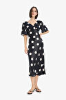 DeFacto V Yaka Saten Puantiyeli Kısa Kollu Midi Elbise F6037AX25SMBK81